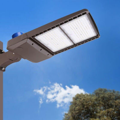200W LED Parking Lot Light, Dusk to Dawn LED Shoebox Light for Streets, Parking Lots, Driveways, etc., 26000 Lumens Bright Light